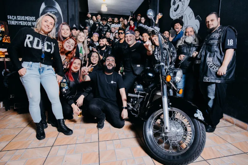 The Real Flex Is the Group Chat: How Collector Communities Became the Ultimate Collectible